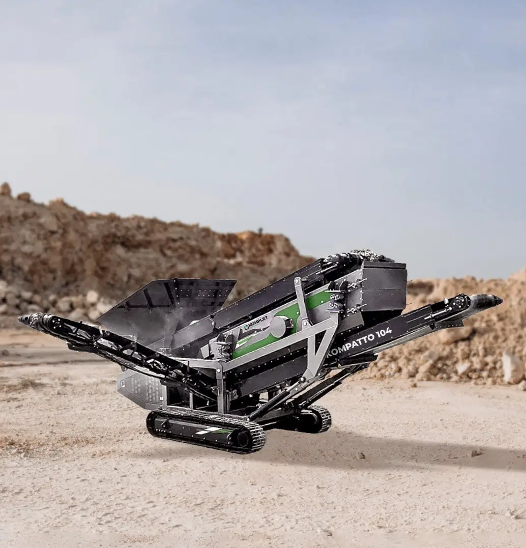 Komplet Kompatto 104 mobile screener working at a quarry.