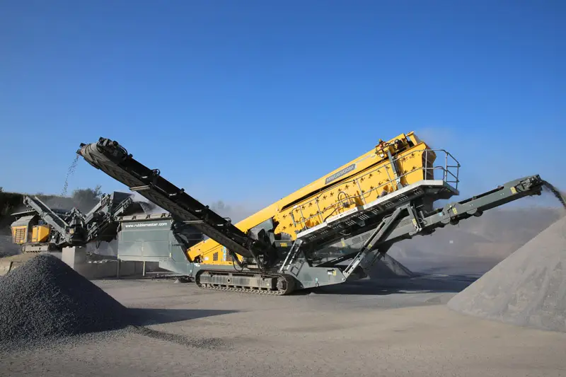 Crushing and screening equipment on an Australian job site.
